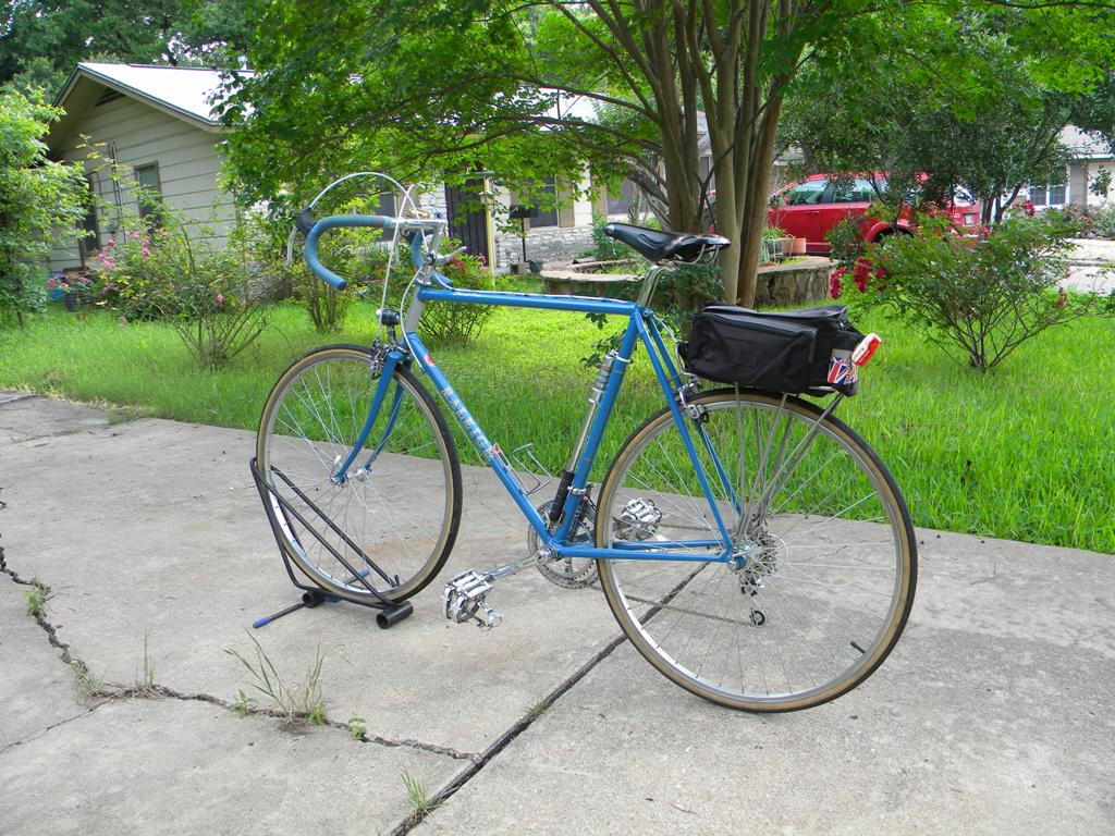 Dustin - Lion Bell on my Raleigh 00.JPG